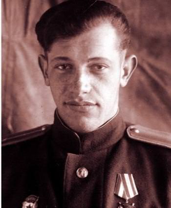 старший лейтенант Бурштейн Борис Вольфович кавалер 4 орденов Красного Знамени
